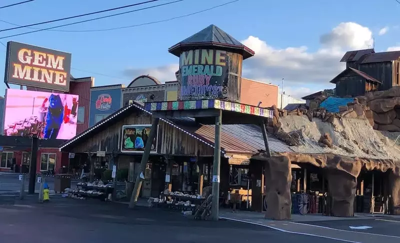 pigeon forge gem mine