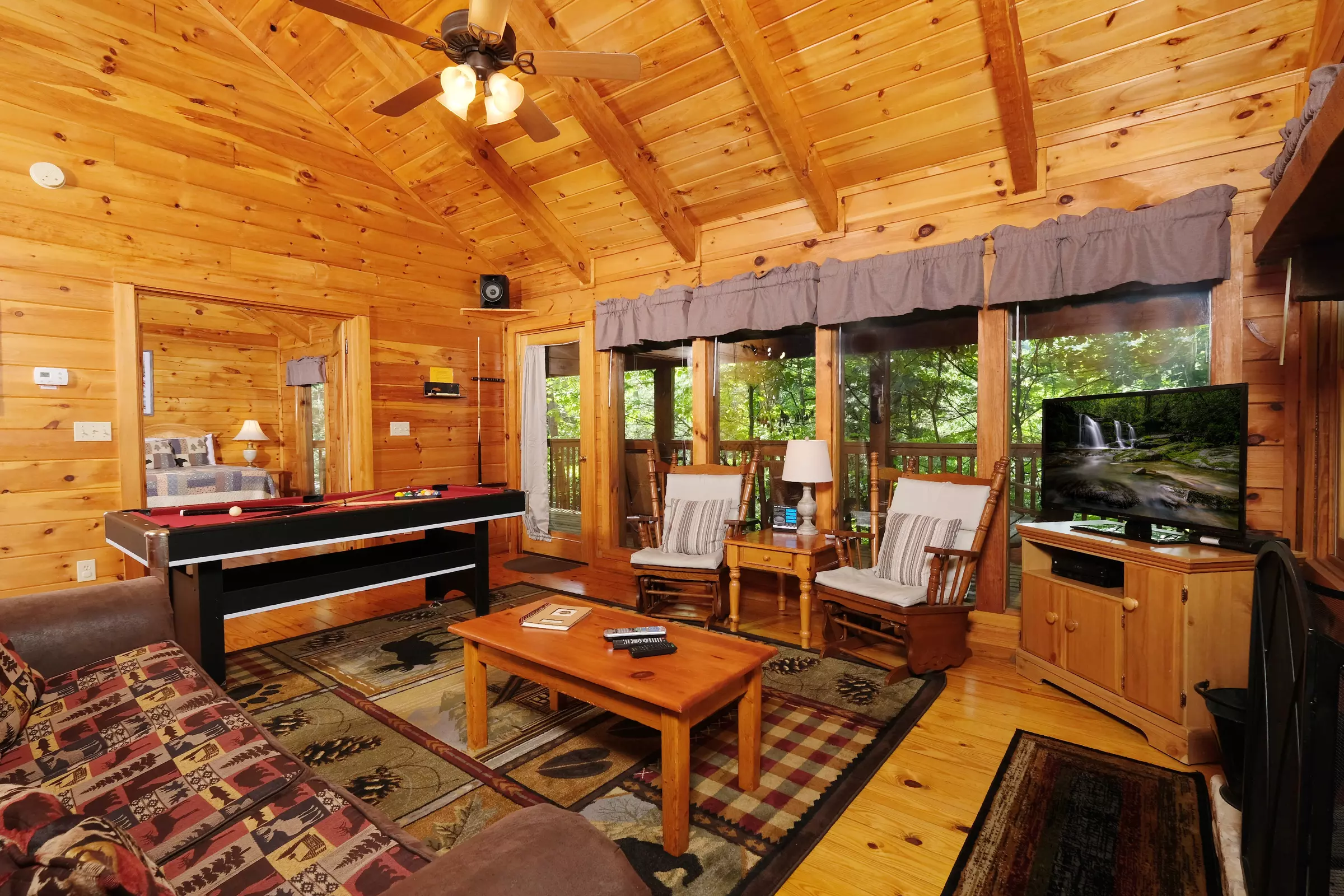 1 Bedroom Cabin Rental in Sevierville: Snuggled In