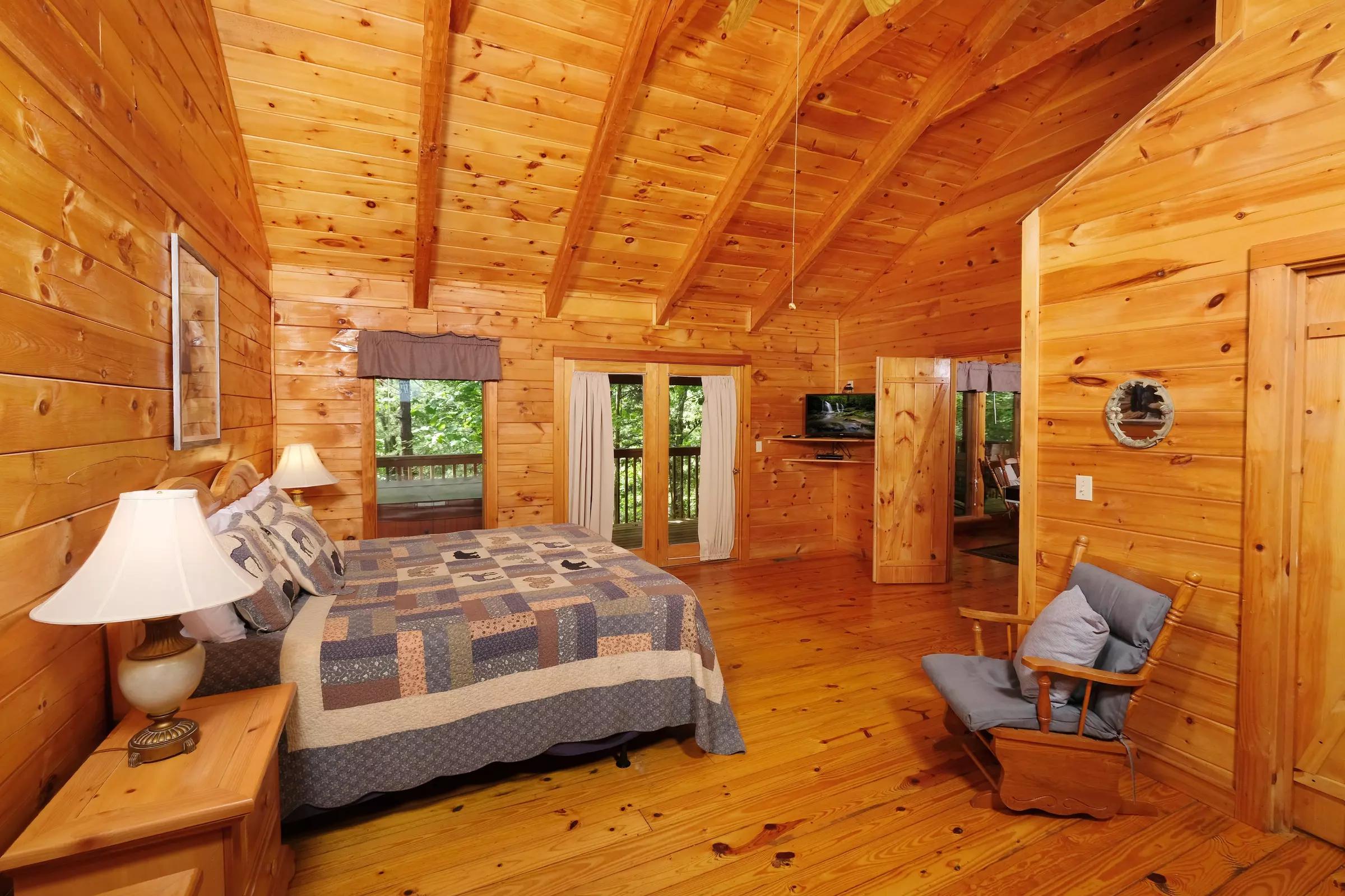 1 Bedroom Cabin Rental in Sevierville: Snuggled In