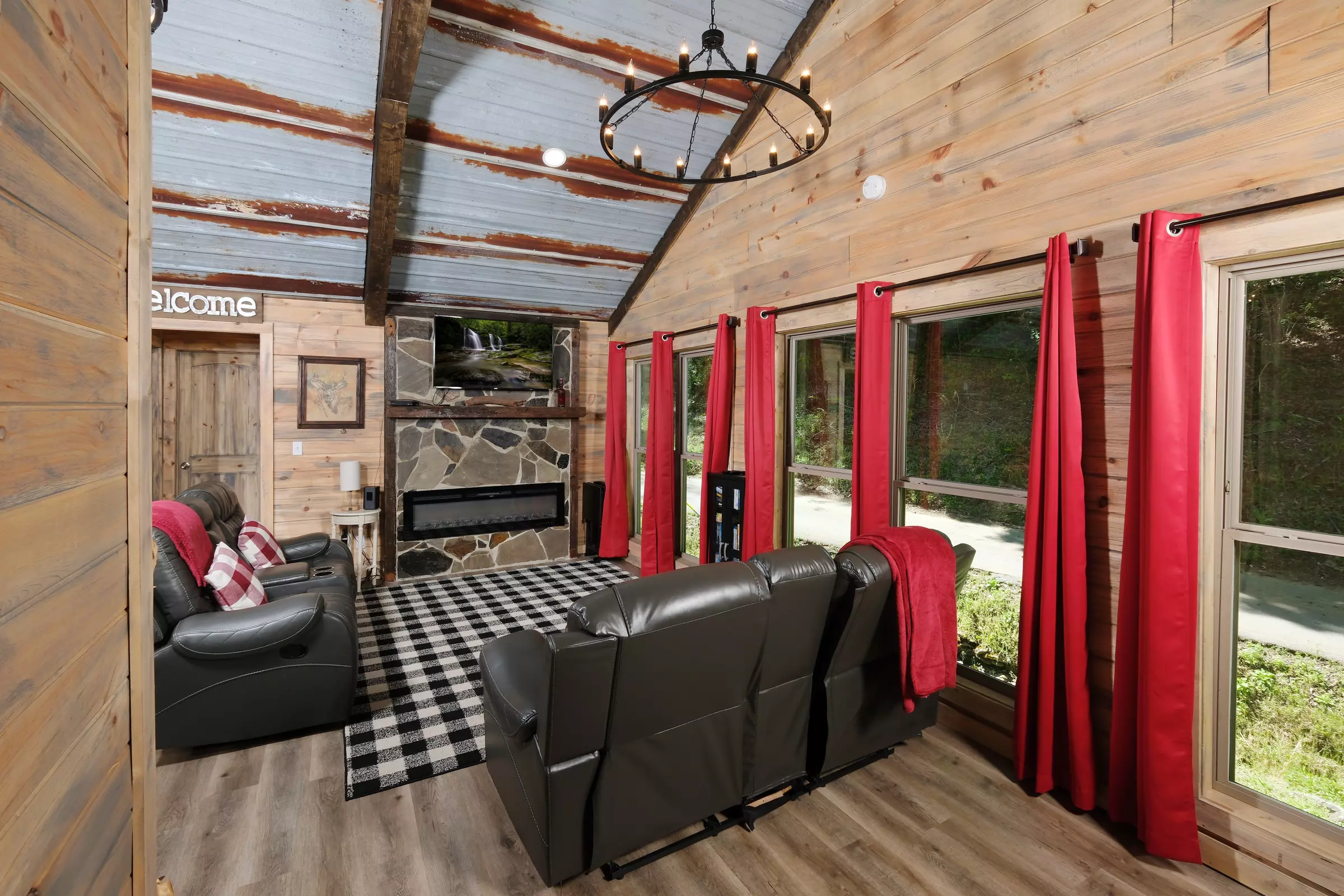 2 Bedroom Cabin Rental in Sevierville: Triple A Hideaway