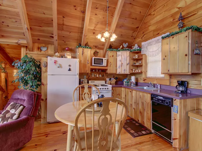 KITCHEN & DINING AREA