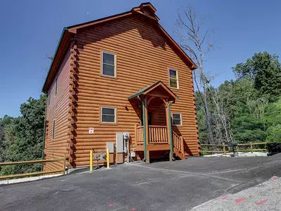 LOFTY BEAR LODGE