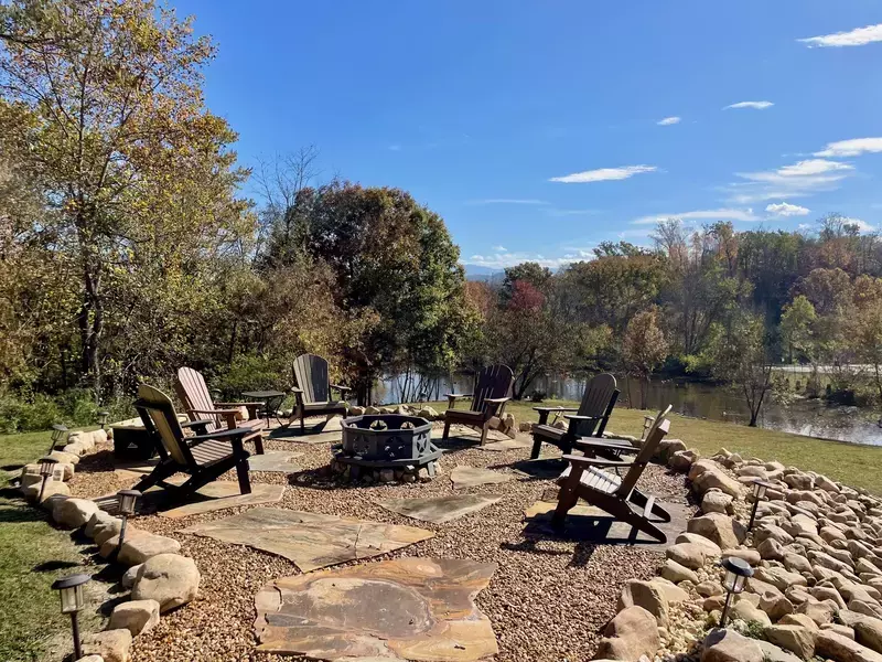 cabin close to pigeon forge parkway